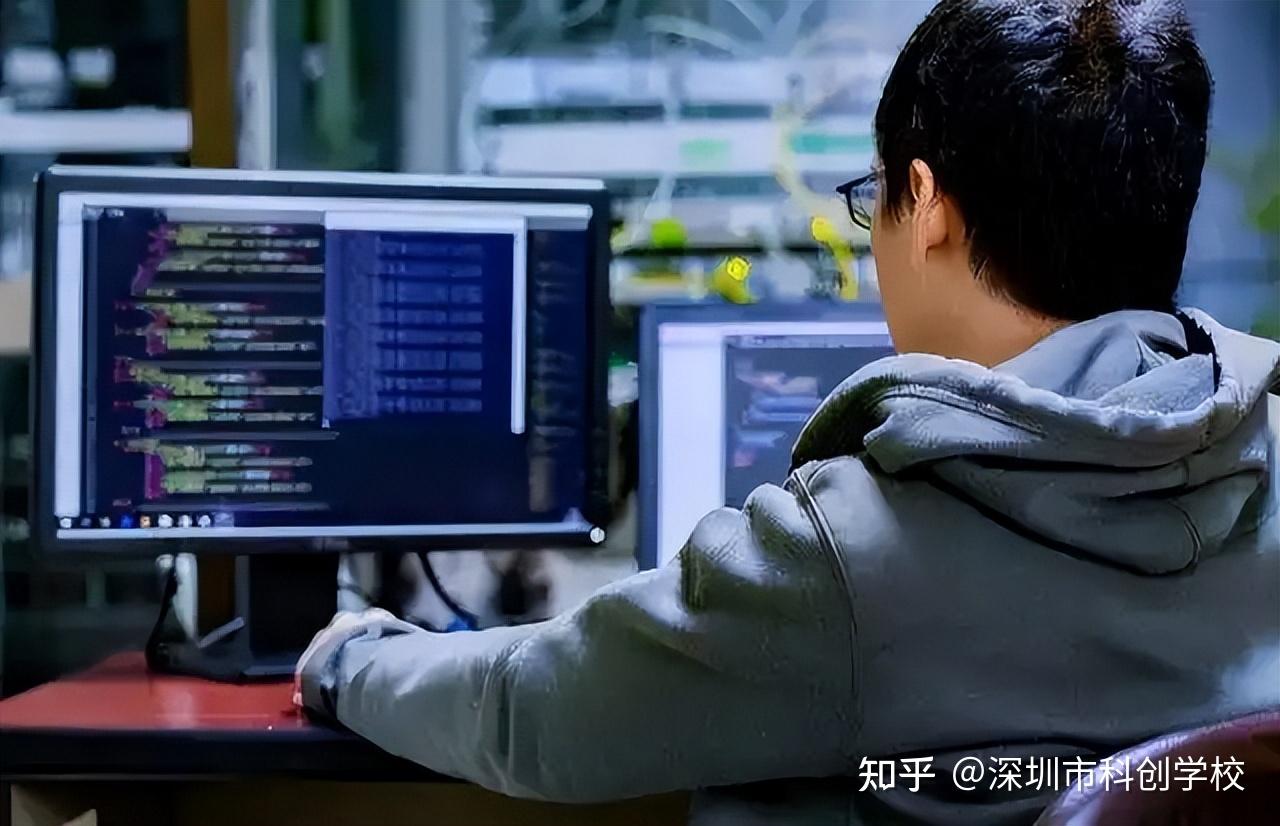 軟件開發培訓 互聯網時代的黑馬職業，就業前景名副其實的高